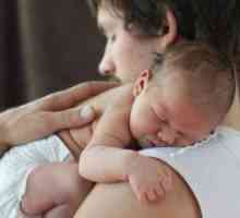 Kako pokupiti, držite i prenijeti novorođenče