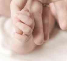 Prsti na rukama i nogama novorođenče