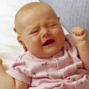Kako umiriti novorođenče tijekom izljev bijesa, a kad se plače