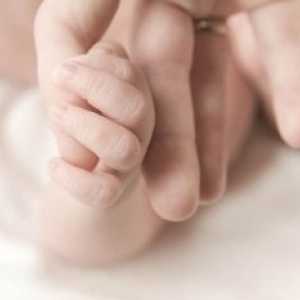 Prsti na rukama i nogama novorođenče