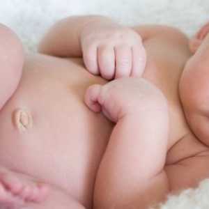 Pupak novorođenče, kako se nositi pupak
