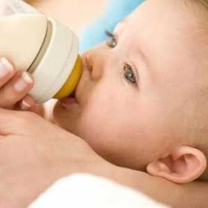 Mješoviti hranjenja novorođenče (dojenje i boca)